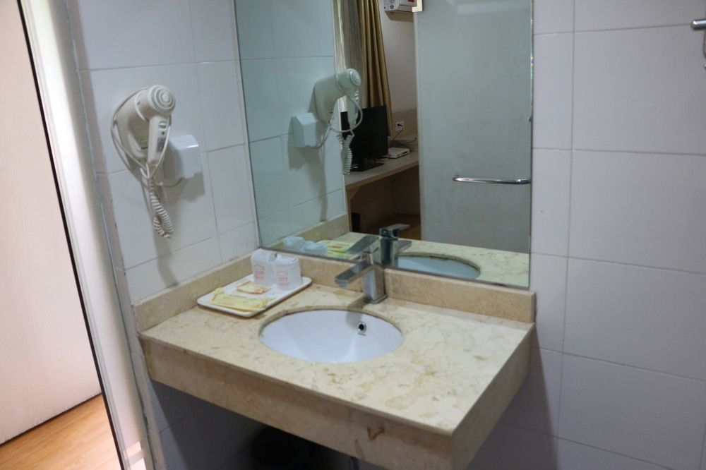 Yixin Business Hotel 広州 エクステリア 写真