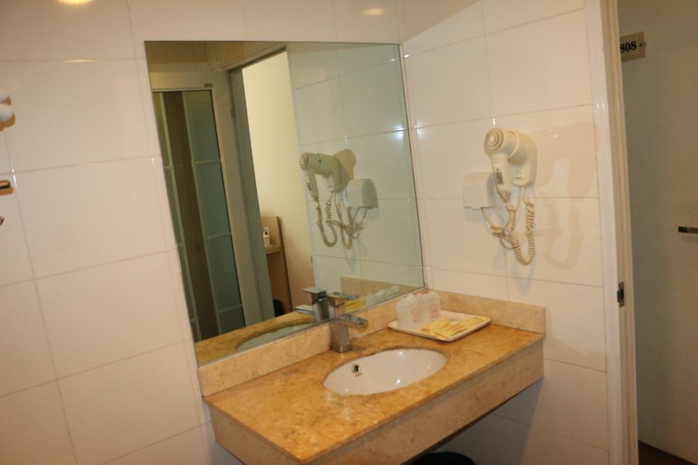 Yixin Business Hotel 広州 エクステリア 写真